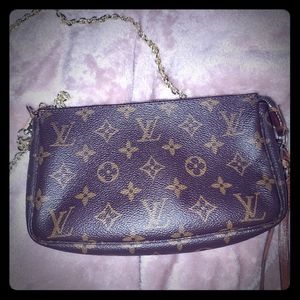 Louis Vuitton Pouchette